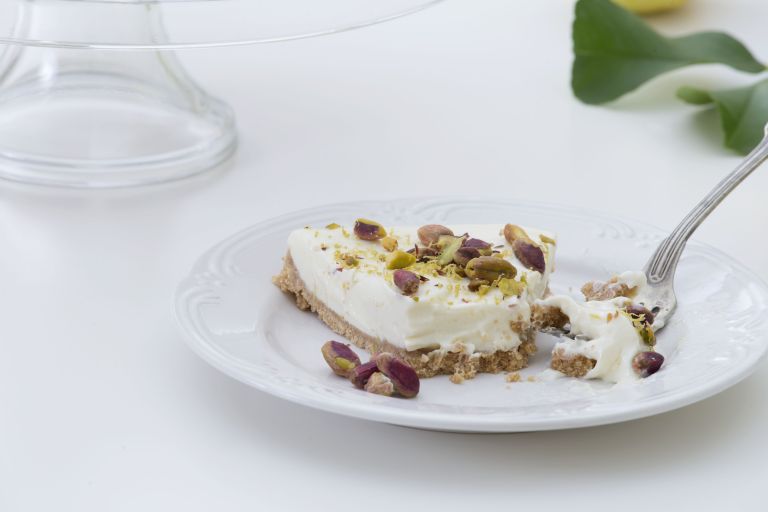 Τσίζκεϊκ λεμονιού με φιστίκια Αιγίνης