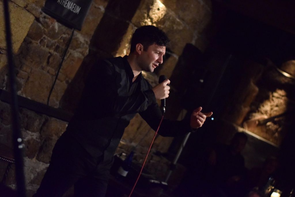 Ο Σταύρος Σαλαμπασόπουλος ξανά στο Athenaeum Κελάρι