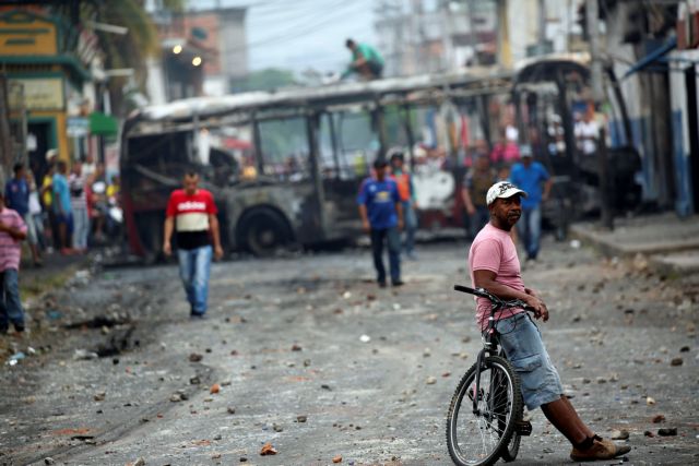 Βενεζουέλα : Η ΕΕ καταδικάζει τη βία του Μαδούρο, οι ΗΠΑ ετοιμάζονται να «περάσουν σε πράξεις»