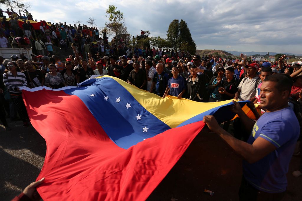 Κατά της στρατιωτικής επέμβασης στη Βενεζουέλα η ΕΕ - Ποιοι ζητάνε κυρώσεις