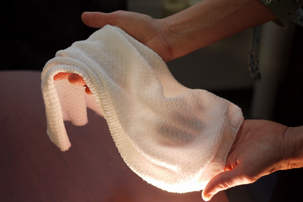 Δημιουργήθηκε το πρώτο ύφασμα που προσαρμόζεται στις καιρικές συνθήκες