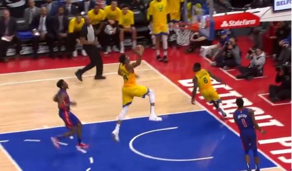 Το κάρφωμα του Αντετοκούνμπο κόντρα στους Πίστονς στα καλύτερα plays του ΝΒΑ