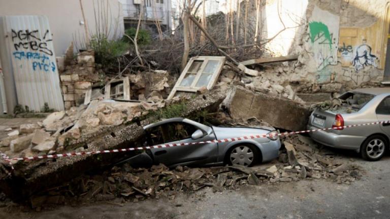 Κατεδαφιζόμεθα!