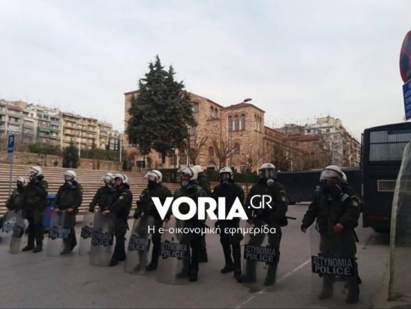 Θεσσαλονίκη: Σε εξέλιξη συνάντηση Ελλήνων και Σκοπιανών αντιεξουσιαστών για το «Μακεδονικό»