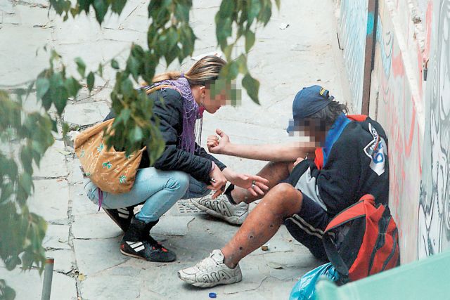 Πεθαίνοντας στους δρόμους της Αθήνας - Χαμένη μάχη το πρόβλημα των ναρκωτικών