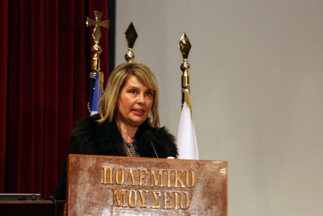 Η Παπακώστα μιλάει για «μηδενική ανοχή» ενώ ο Ρουβίκωνας αλωνίζει στην Αθήνα