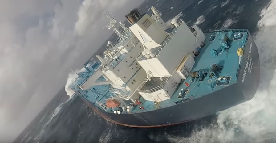 Βίντεο που κόβει την ανάσα: Διάσωση έλληνα καπετάνιου στον Ατλαντικό