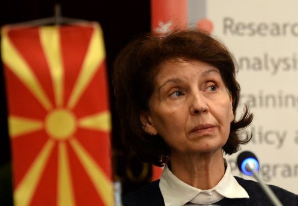 Υποψήφια πρόεδρος Βόρειας Μακεδονίας : Εχω και φωτογραφίες με μπικίνι αλλά δεν τις δείχνω...