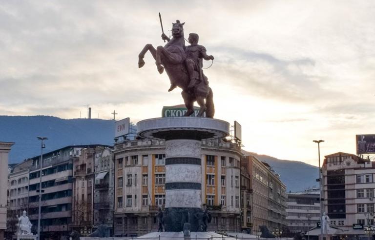 Η ιστορία του «Ιππέα» των Σκοπίων που θέλει να ανταλλάξει η Ζορμπά