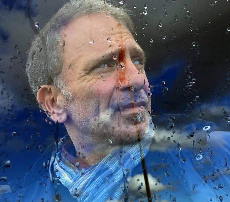 Το Facebook λογοκρίνει φωτογραφία του Γιάννη Μπεχράκη