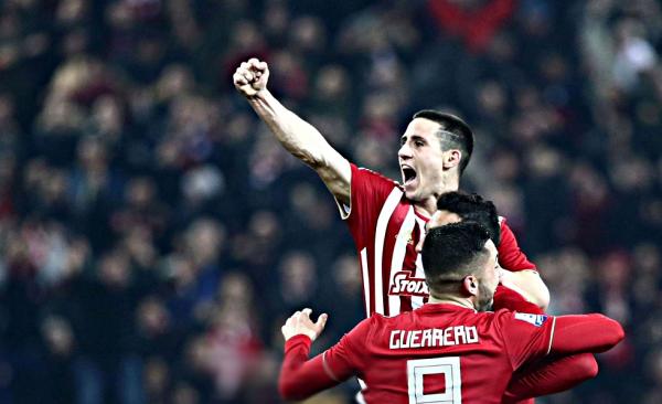 «Όταν την Κυριακή έχεις γενέθλια και παίζεις σπίτι σου» (pic)