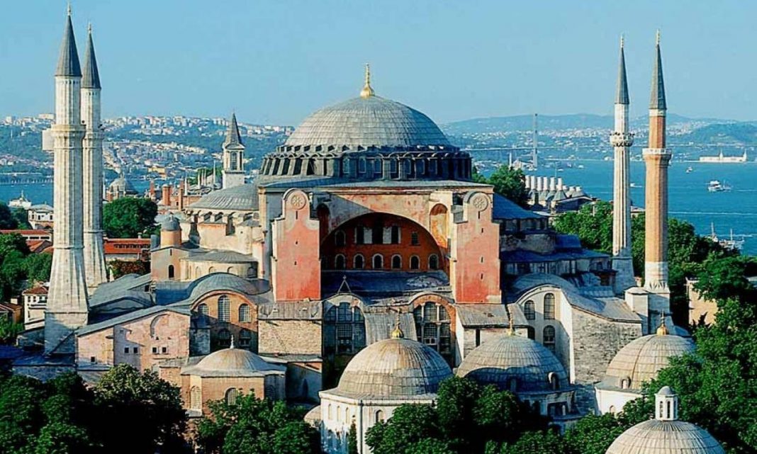 Αμετανόητος ο Ερντογάν: Προανήγγειλε και αρχιτεκτονικές αλλαγές στην Αγία Σοφία