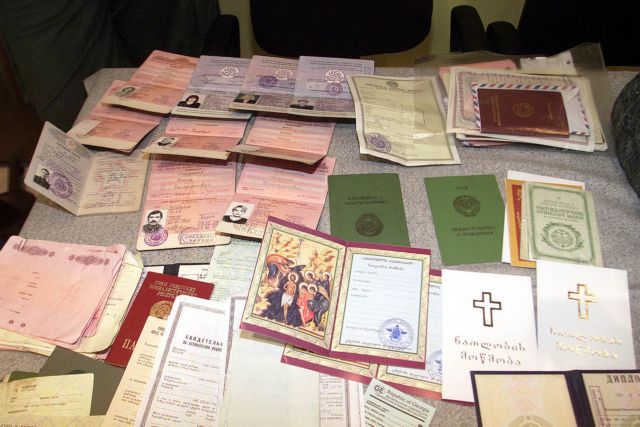 Επαιρναν διπλώματα οδήγησης χωρίς να εμφανιστούν – Εμπλέκονται και υπάλληλοι του υπ. Μεταφορών