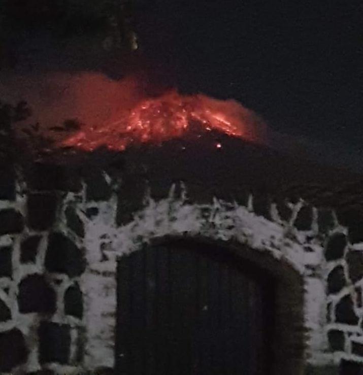 Εντυπωσιακή νυχτερινή έκρηξη ηφαιστείου στο Μεξικό