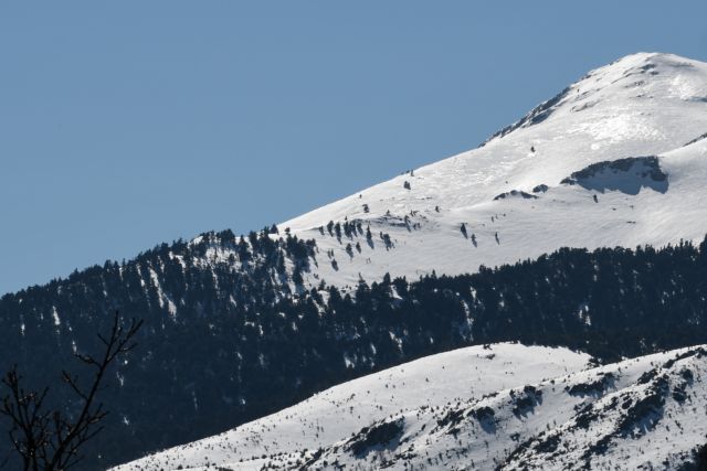 Σε κλοιό κακοκαιρίας η χώρα – Πού χιονίζει
