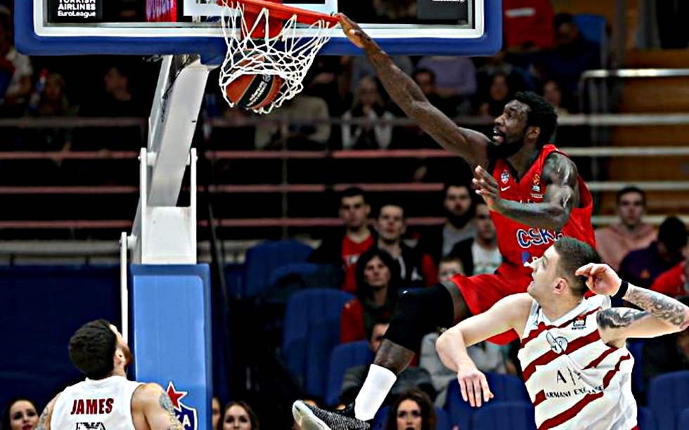 Το showtime του Χάντερ στη ρακέτα της Αρμάνι