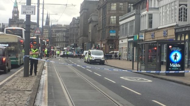 Λήξη συναγερμού στο Εδιμβούργο: Το ύποπτο πακέτο περιείχε… ρούχα