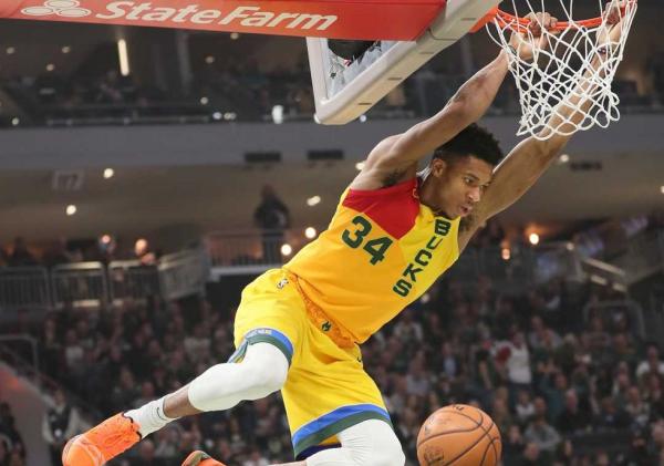 To show του Γιάνναρου απέναντι στους Καβαλίερς