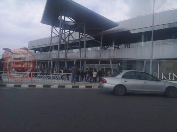 Εκκενώνεται το mall της Πάφου μετά από τηλεφώνημα για βόμβα