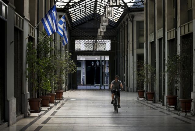 CNBC: Η κρίση συνεχίζει να σκορπά πόνο και φόβο στους Έλληνες