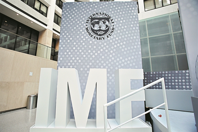 Εκθεση ΔΝΤ: Πορεία σε ναρκοπέδιο και κίνδυνος νέου Μνημονίου