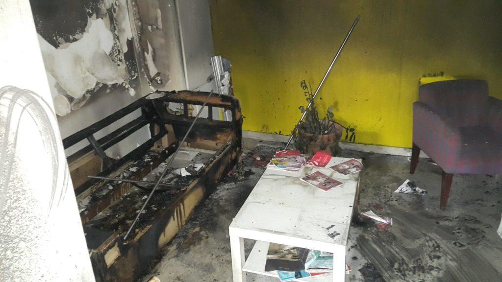 Θετική Φωνή: Εμπρηστική- ομοφοβική επίθεση στο Checkpoint της Αθήνας