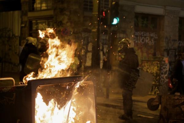 Χάος στους δρόμους, η κυβέρνηση σε αποδρομή, η Γεροβασίλη βλέπει «κανονικότητα»