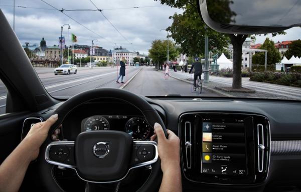 Μέγιστη ταχύτητα 180 χλμ./ώρα για όλα τα νέα Volvo από το 2020