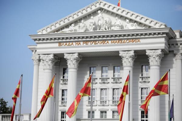 Η… «μακεδονική μειονότητα» στην Ελλάδα προκαλεί ταραχή σε Τσίπρα και Ζάεφ