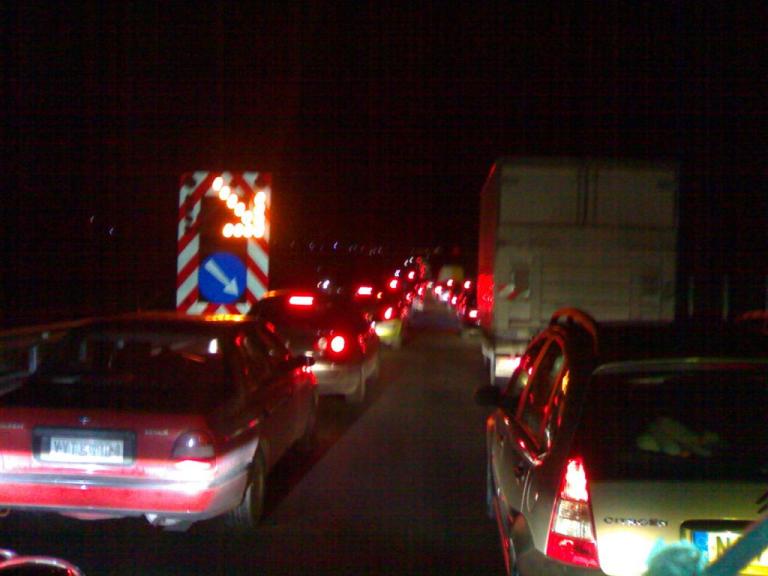 Απίστευτη ταλαιπωρία για τους εκδρομείς του τριημέρου – Ουρές χιλιομέτρων στις εθνικές οδούς