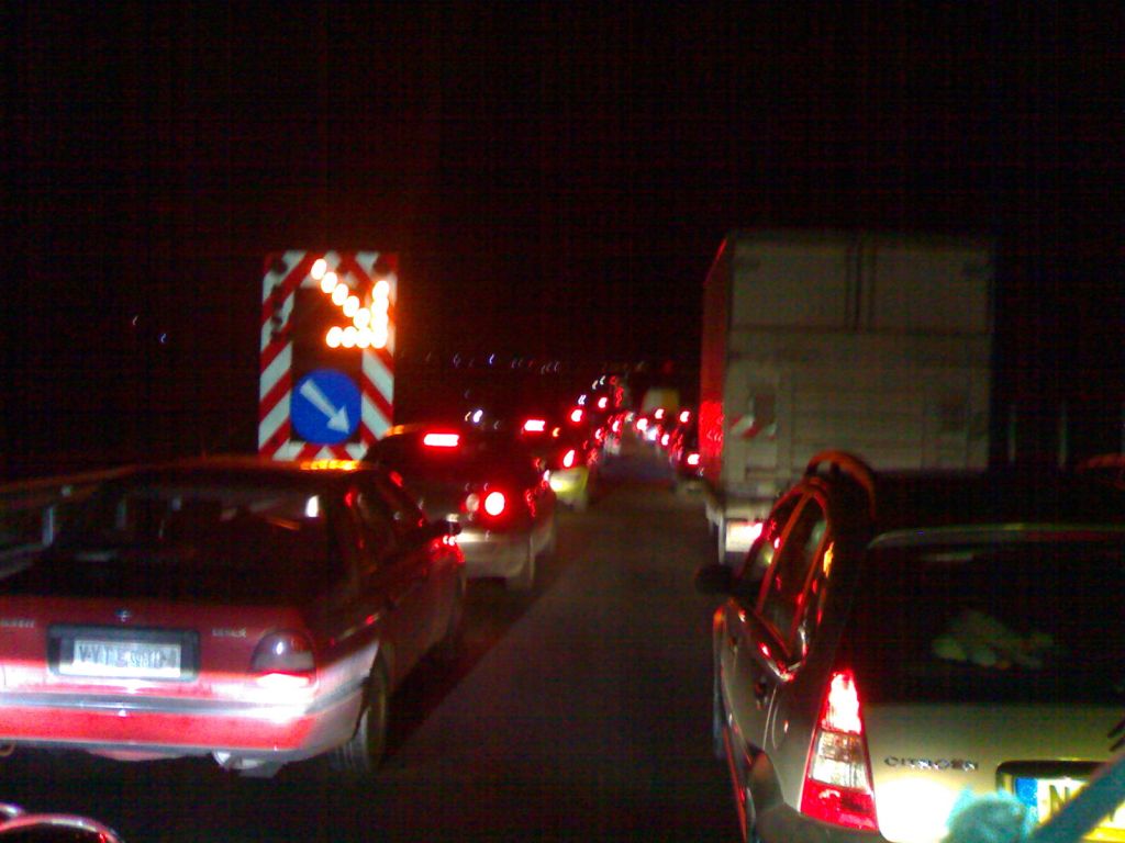 Απίστευτη ταλαιπωρία για τους εκδρομείς του τριημέρου – Ουρές χιλιομέτρων στις εθνικές οδούς