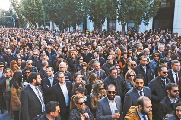 Κραυγή απόγνωσης: Δεν αντέχουμε το τριπλό χαράτσι