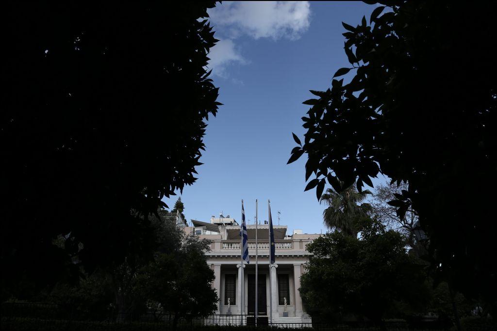 Δημοσκοπήσεις: Μια κοινωνία που ανησυχεί, μια κυβέρνηση που παραπαίει, μια ΝΔ που ελπίζει