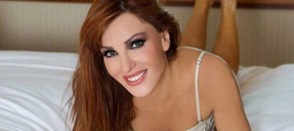 Η Βίκυ Χατζηβασιλείου έκανε το πρώτο της μπάνιο