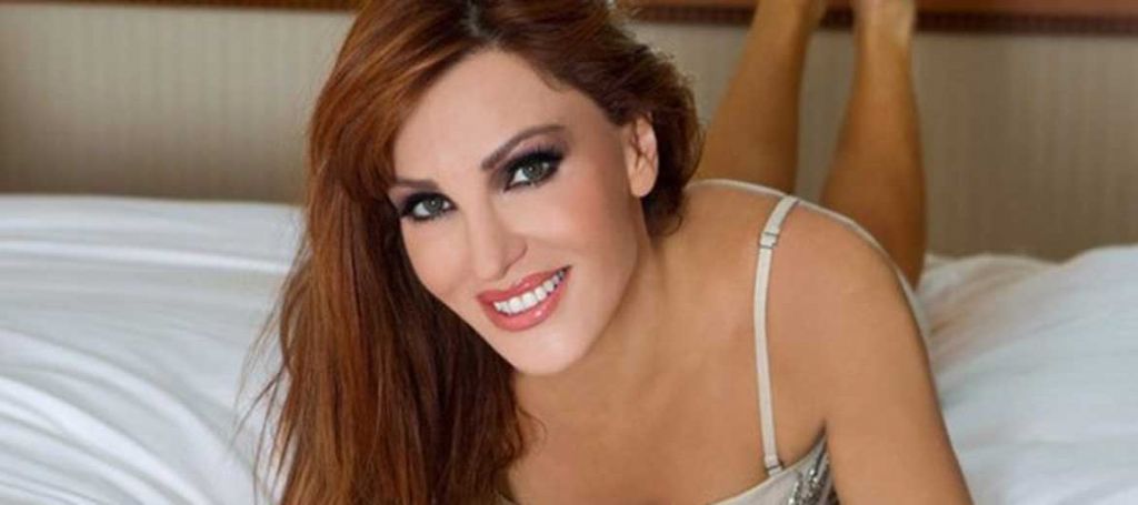 Η Βίκυ Χατζηβασιλείου έκανε το πρώτο της μπάνιο