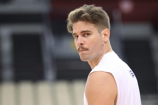 Στην αγκαλιά γνωστής τραγουδίστριας ο Μπόγρης