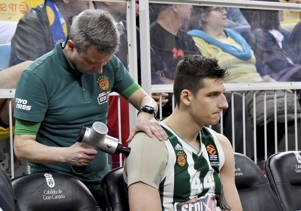 Κάκωση δεξιού ώμου η πρώτη διάγνωση για Μήτογλου