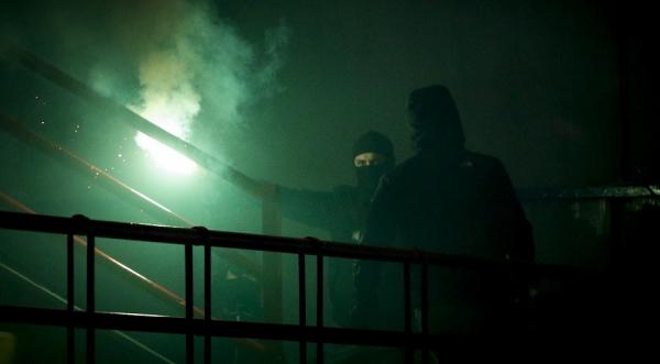 KOE: «Χτυπούσαν βίαια και αδιακρίτως αθώους με ρόπαλα»