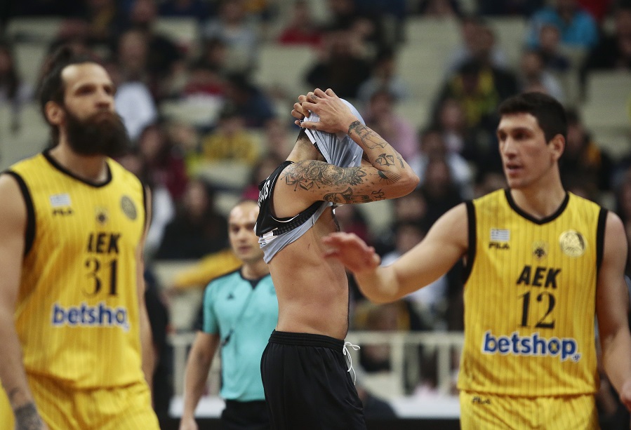 Πρόκριση με ήττα για την ΑΕΚ