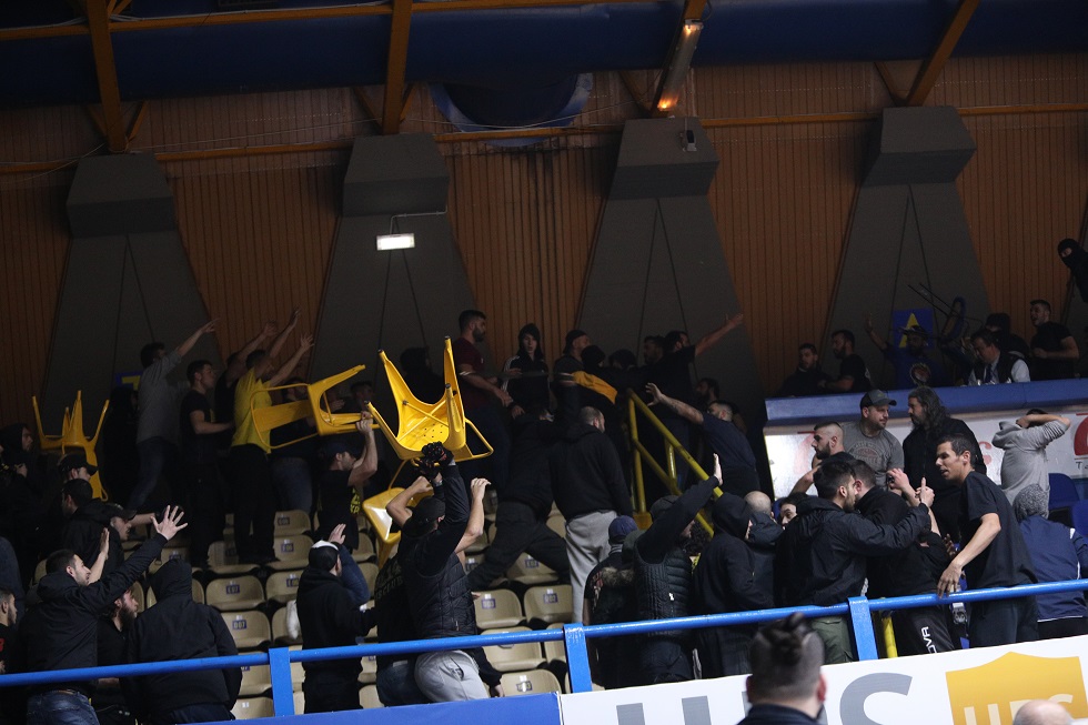 Ξύλο και διακοπή στο Περιστέρι – Αρης!