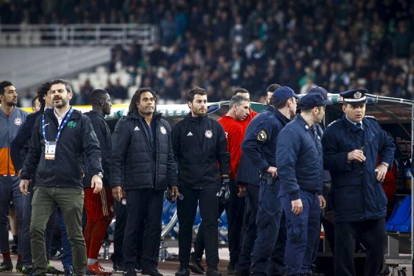 ΠΑΟ – Ολυμπιακός : Aλώνιζαν οι χούλιγκαν, επιτέθηκαν ακόμη και με μαχαίρι!