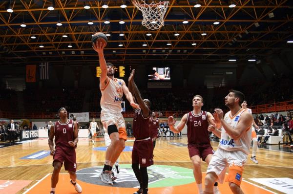 Κοιτάζει ψηλά ο Προμηθέας