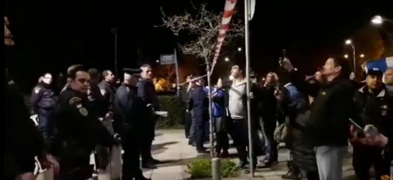 Θεσσαλονίκη: Αποδοκίμασαν τον Τσίπρα – «Προδότη και κομιτατζή, η Μακεδονία είναι ελληνική»