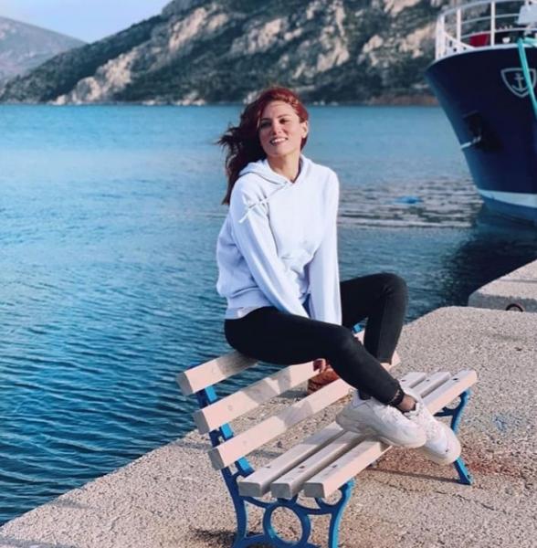 Δείτε την Μαίρη Συνατσάκη ντυμένη Αριστοτέλη Ωνάση!