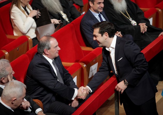 Ο Καραμανλής γίνεται «Ιφιγένεια» στο όνομα της προοδευτικής στροφής του Τσίπρα