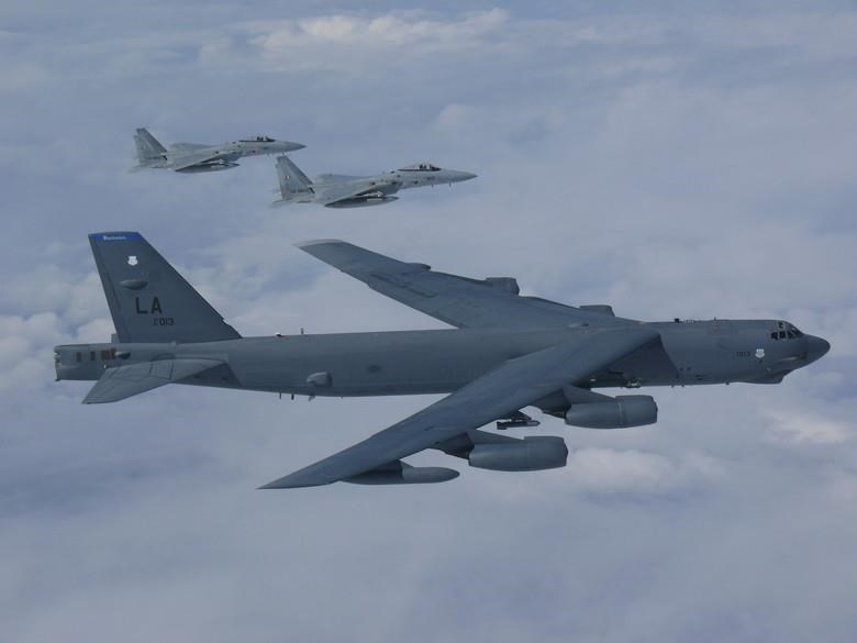 Αμερικανικό B-52, ένα «ιπτάμενο φρούριο» πέταξε πάνω από το Αιγαίο - Μήνυμα στην Αγκυρα