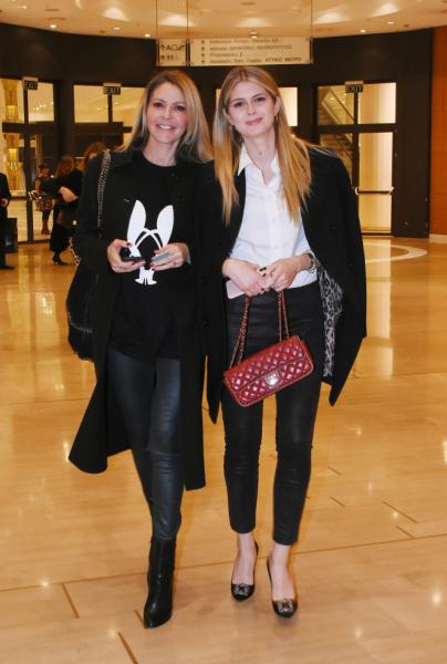 Μάνα και κόρη… κούκλες