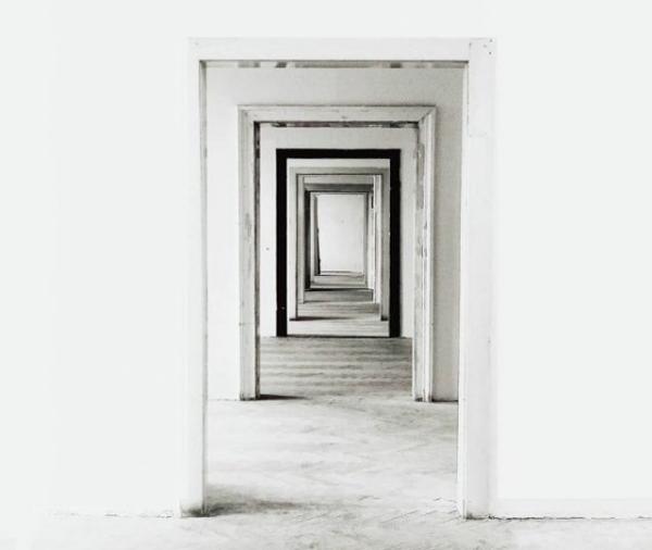 Ένα μυθιστόρημα για ένα σπίτι χωρίς… Πόρτα