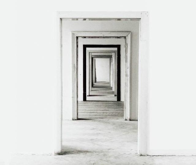 Ένα μυθιστόρημα για ένα σπίτι χωρίς… Πόρτα