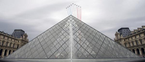 Η Πυραμίδα του Λούβρου γίνεται σήμερα 30 ετών